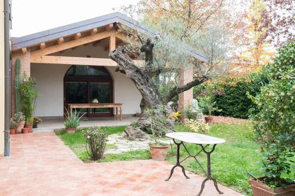 Ristrutturazione residenziale con giardino